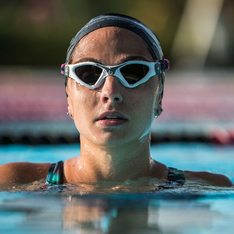 Kayenne Small – Schwimmbrille – Erwachsene – braune polarisierte Gläser – Weiß/Grau